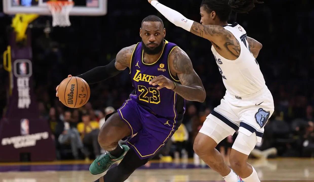 精彩配合直接得分,中场核心实力明显击败对手的简单介绍 精彩配合直接得分,中场核心实力明显击败对手的简单介绍