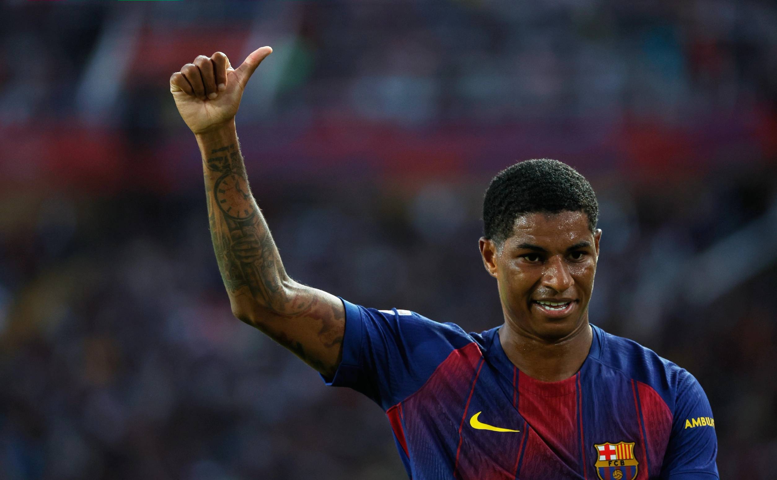 包含东欧战神大放异彩，梅开二度助球队晋级欧冠的词条