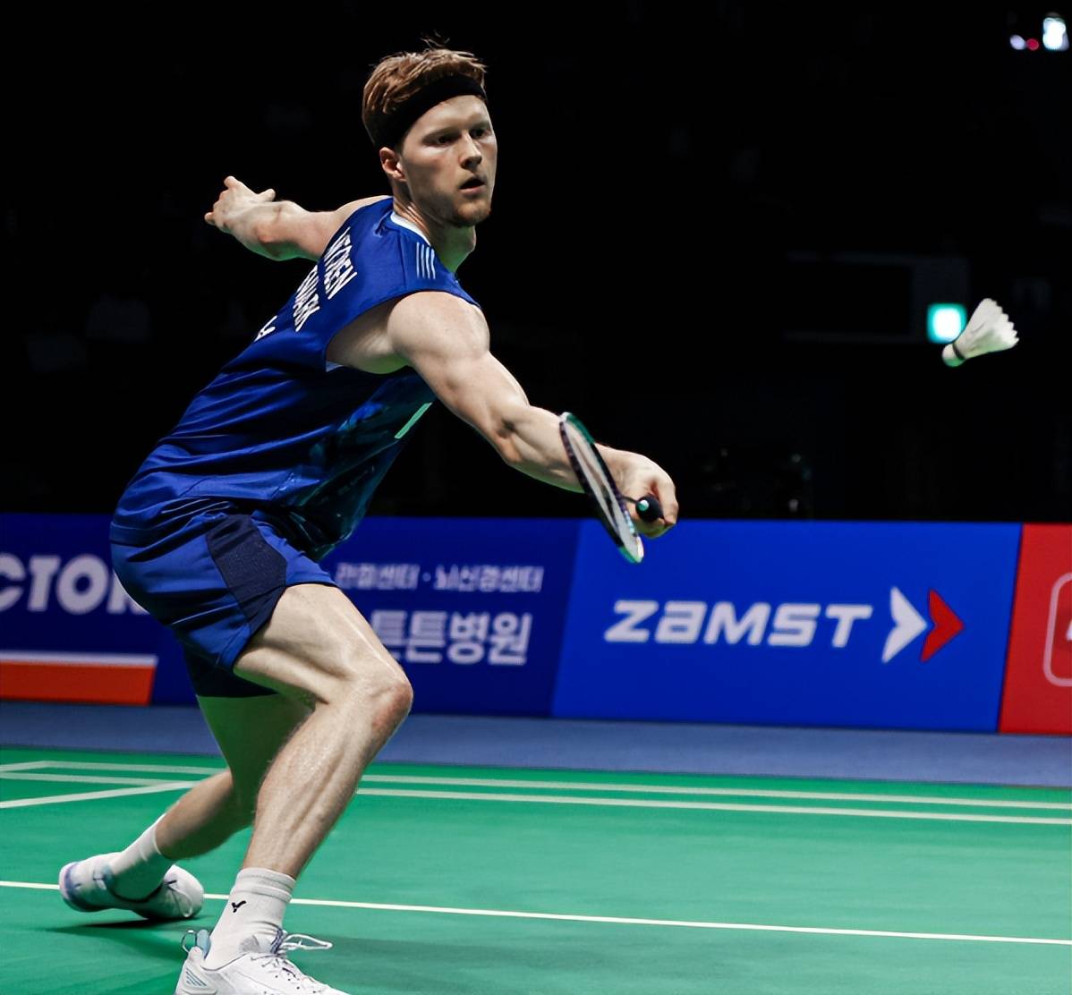 日本队完胜丹麦队，安赛龙统治全场