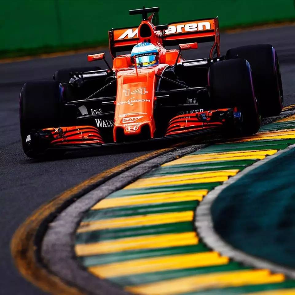 关于雷诺车队险胜红牛二队，阿隆索统治全场的信息