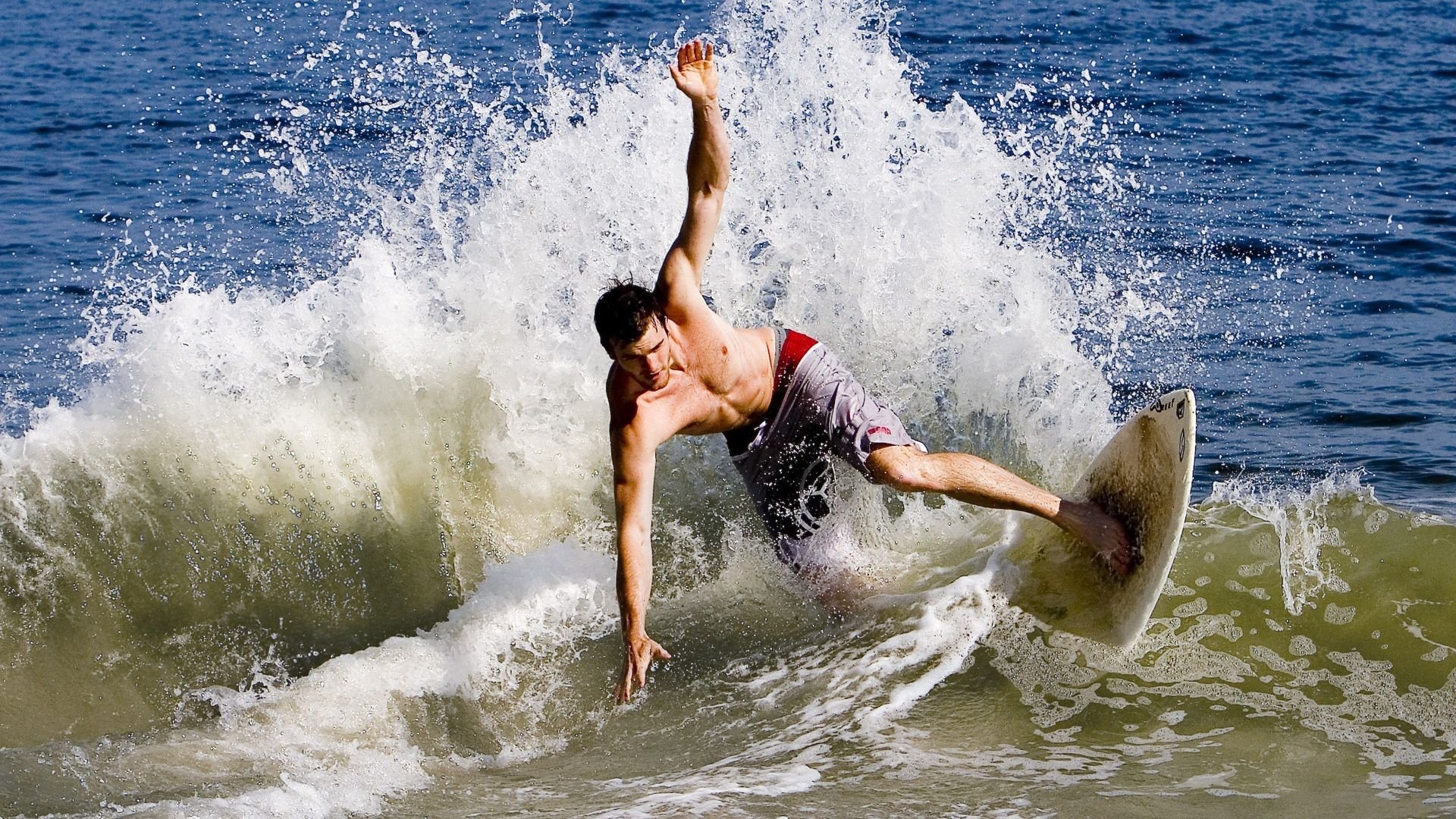 杰伦·格林爆发引领猛龙，火力压制掘金显统治力